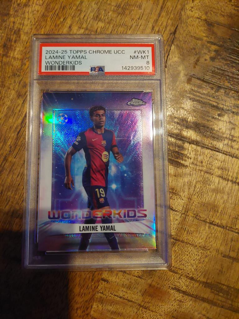 Lamine Yamal PSA 8 Wonderkids Rookie Topps FC Barcelona, Ophalen of Verzenden, Zo goed als nieuw, Plaatje