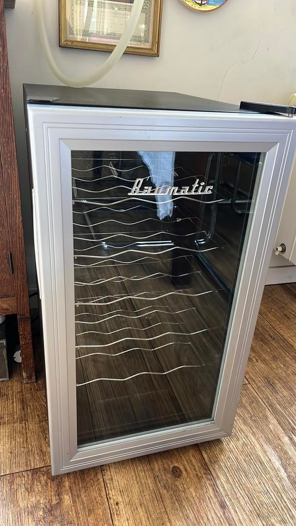 Wijnkoelkast, Minder dan 75 liter, Ophalen, Zo goed als nieuw, Zonder vriesvak