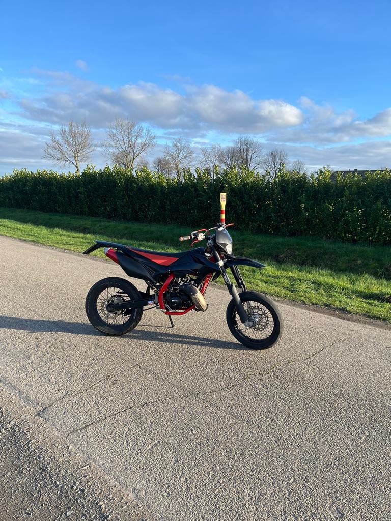 Beta RR50 Track 2021, Fietsen en Brommers, Brommers | Overige merken, 6 versnellingen, Gebruikt, Maximaal 45 km/u, Ophalen of Verzenden