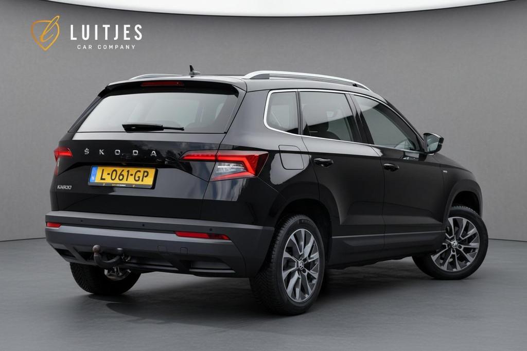 Skoda Karoq 1.5 TSI ACT Sportline Pano-dak|Trekhaak|Camera|A, Auto's, Stof, 4 cilinders, 150 pk, Zwart
