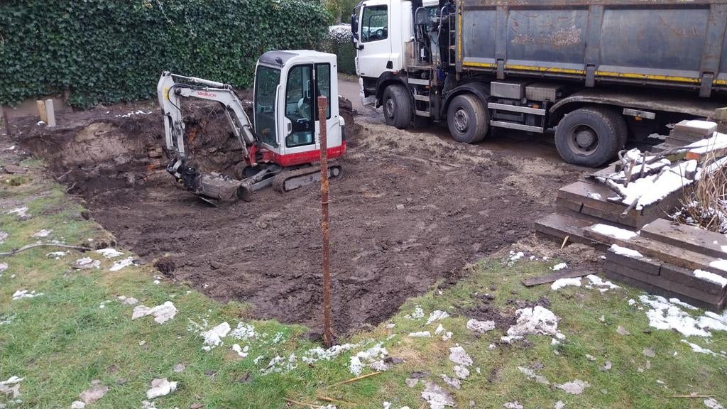 Afvoer grond zand puin tuinafval graafwerkzaamheden.