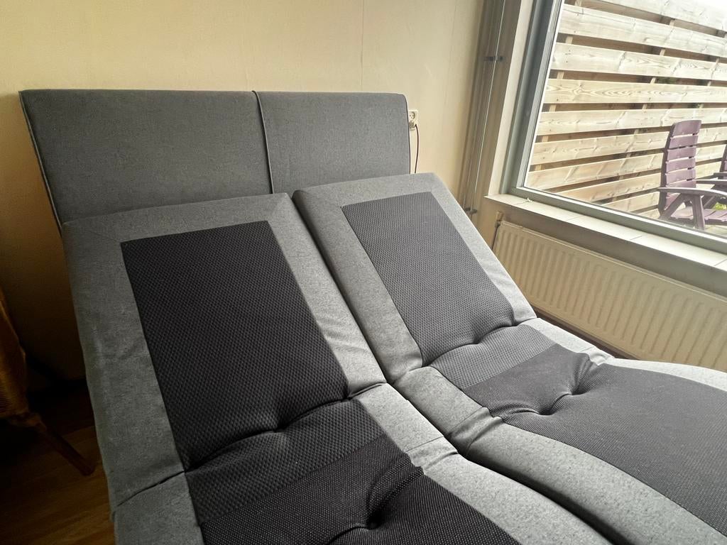 2-persoons 140x210  elektrisch verstelbare boxspring, Ophalen, 210 cm, Tweepersoons, 140 cm
