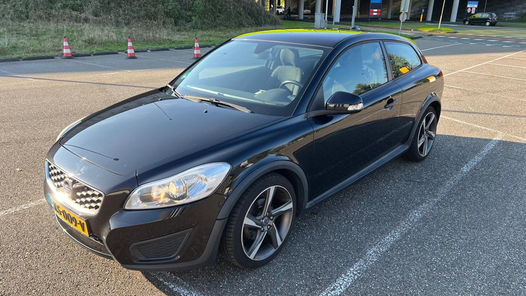 Volvo C30 1.6 D2 2011 Zwart | 214.000 km | APK tot feb 2027, Auto's, Volvo, Particulier, C30, Airconditioning, Bluetooth, Centrale vergrendeling