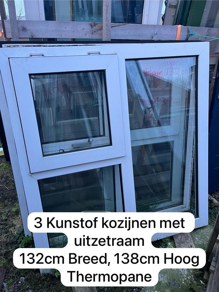 Ramen en kozijnen . Hout en kunststof. Zie fotos .150 stuks, Kunststof, 120 cm of meer, Overige typen, Minder dan 200 cm