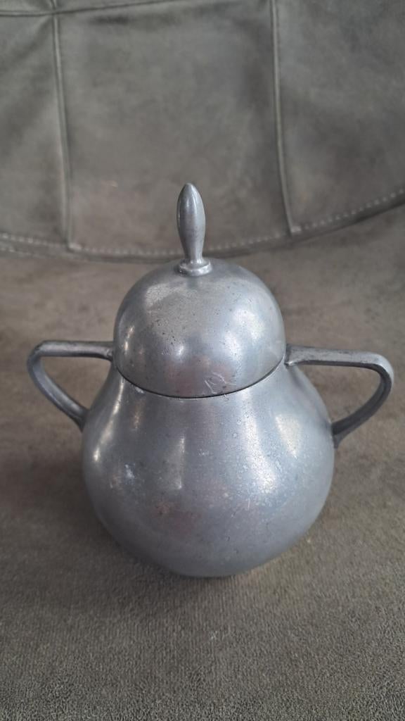 Antieke tinnen kannetjes, Ophalen