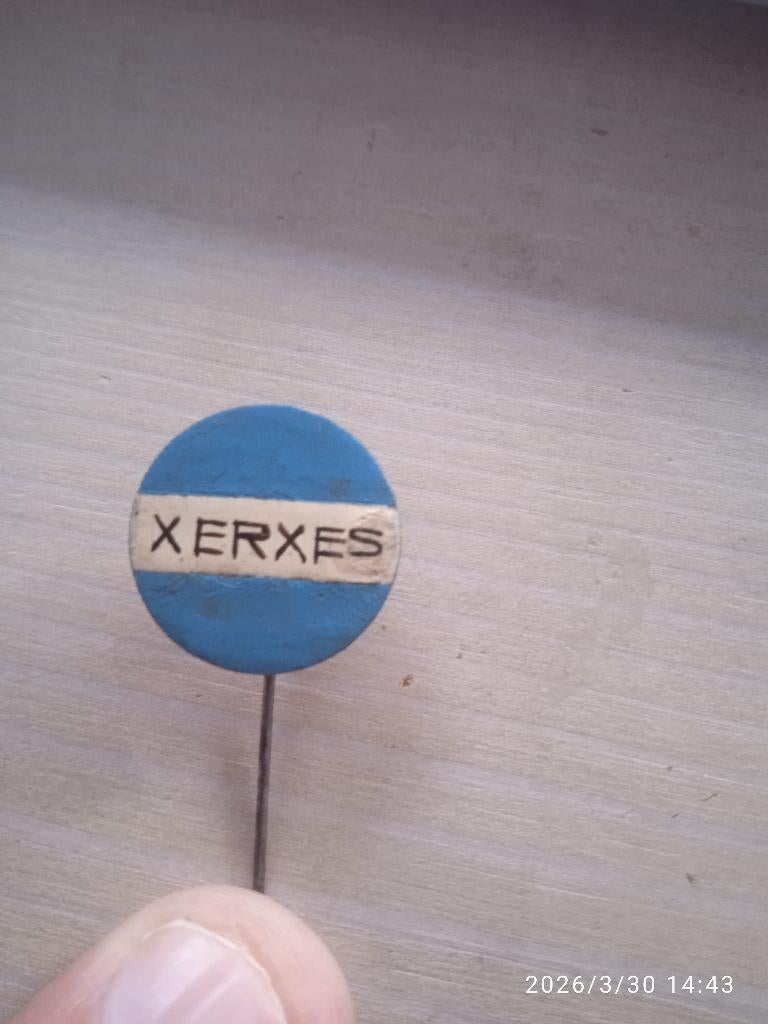 HEEL OUDE VOETBAL SPELDJE VAN XERXES JAREN 60, Verzenden, Gebruikt, Sport, Speldje of Pin