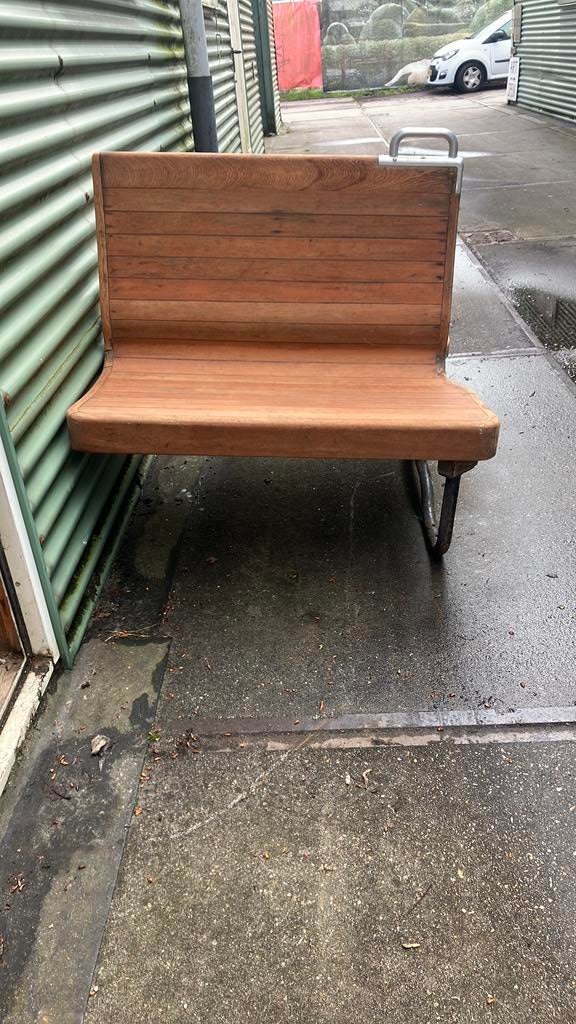 Tram bank teak, Ophalen, A, V, A