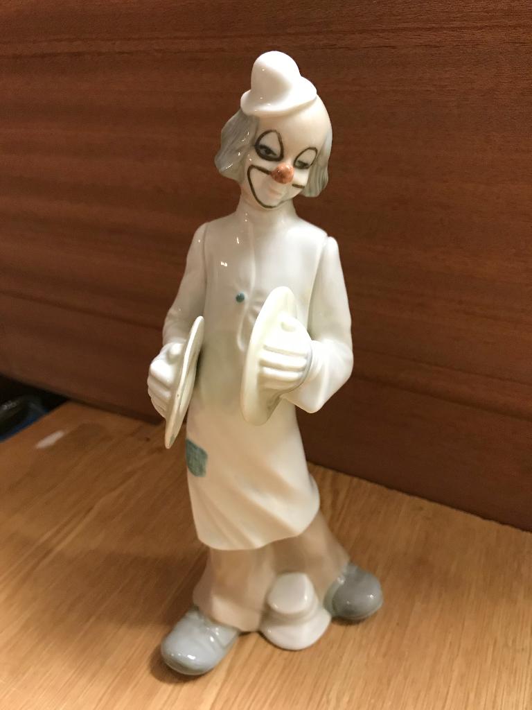 Porseleinen clown beeld, Verzamelen, Beelden en Beeldjes, Ophalen of Verzenden, Zo goed als nieuw, Mens