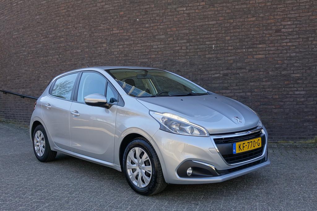 Peugeot 208 1.2 PureTech Blue Lion, nieuwe distributieriem,, Auto's, Voorwielaandrijving, Gebruikt, 1199 cc, 82 pk