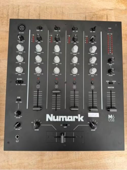 Numark M6 4-Kanaals USB DJ Mixer, Muziek en Instrumenten, Mengpanelen, Ophalen, Minder dan 5 kanalen