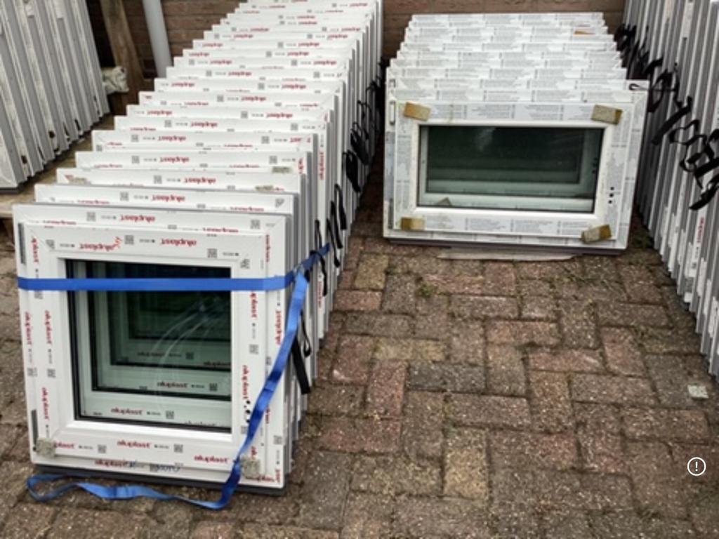 Kunststof kozijnen 50 h x 80 br. Draai kiep raam. Wc raam, Ophalen, Nieuw