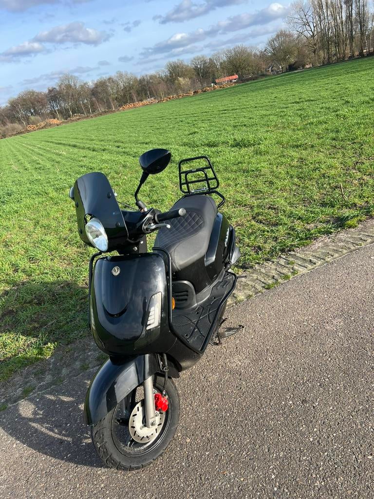 Sym fiddel 2 brom, Ophalen, Maximaal 45 km/u, 65 cc, Zo goed als nieuw