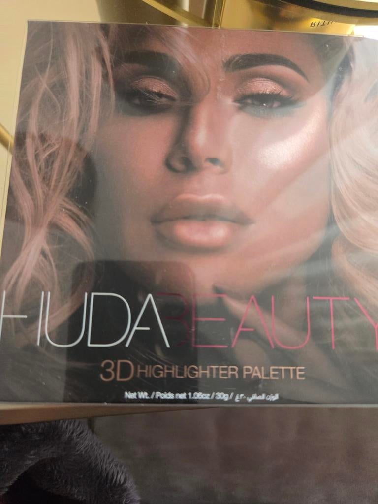 Nieuwe Huda Beauty 3D Highlighter Palet - Prachtig!, Sieraden, Tassen en Uiterlijk, Uiterlijk | Cosmetica en Make-up, Ophalen of Verzenden