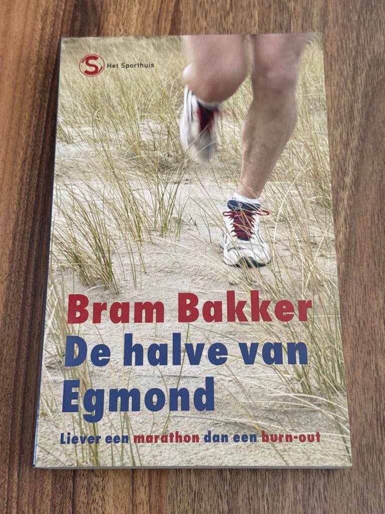 Bram Bakker - De halve van Egmond: Lopen en burn-out, Ophalen of Verzenden, Gelezen, Lopen en Fietsen