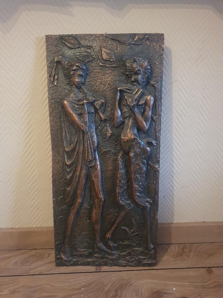 Brons kleurige gipsen plaquette met een Faun en een Nimf, Overige onderwerpen, Handgemaakt, Gips, Wanddecoratie