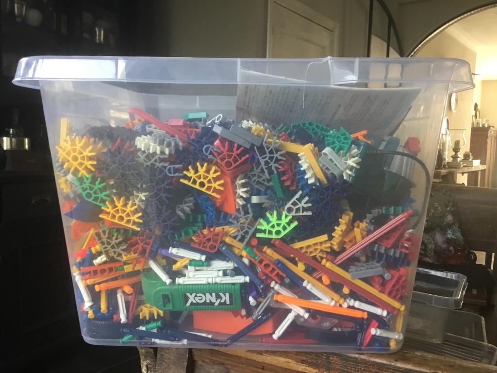 Grote bak K'nex losse onderdelen voor uren plezier, Ophalen of Verzenden, Gebruikt, Bouwen