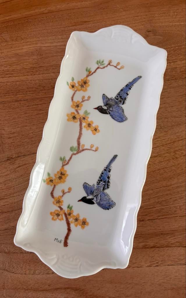 Handgeschilderde schaal met vogels en bloesem, Antiek en Kunst, Ophalen of Verzenden