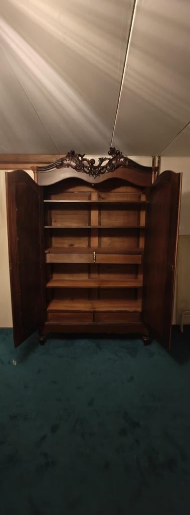 Antieke linnenkast met houtsnijwerk, Antiek en Kunst, Antiek | Meubels | Kasten, Ophalen