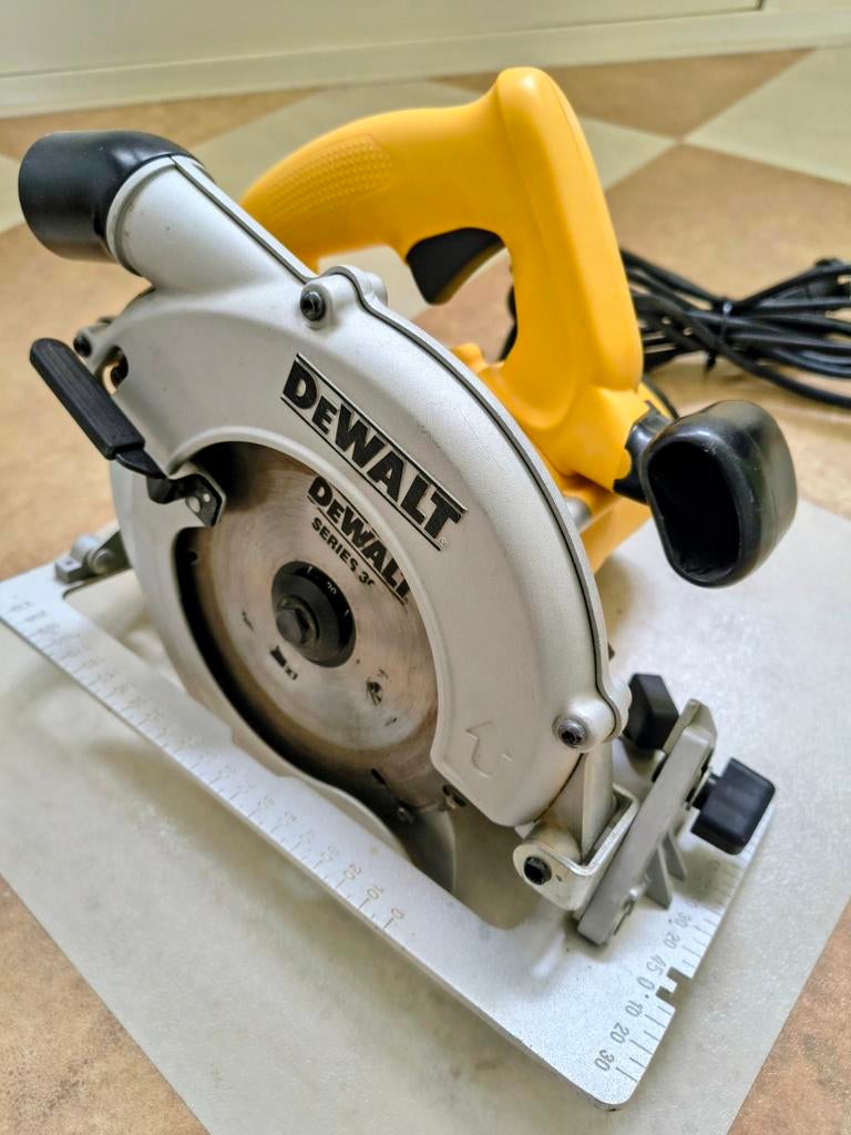 DeWalt cirkelzaag D23550-QS, Gebruikt, Cirkelzaag, 600 tot 1200 watt, Ophalen of Verzenden