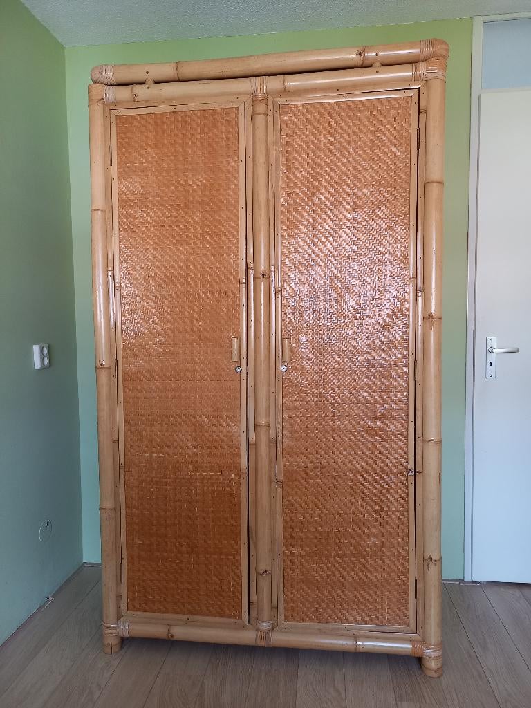 Vintage bamboe kledingkast met rotan deuren – 205 cm, Huis en Inrichting, Ophalen, Overige materialen, Met deur(en), 200 cm of meer