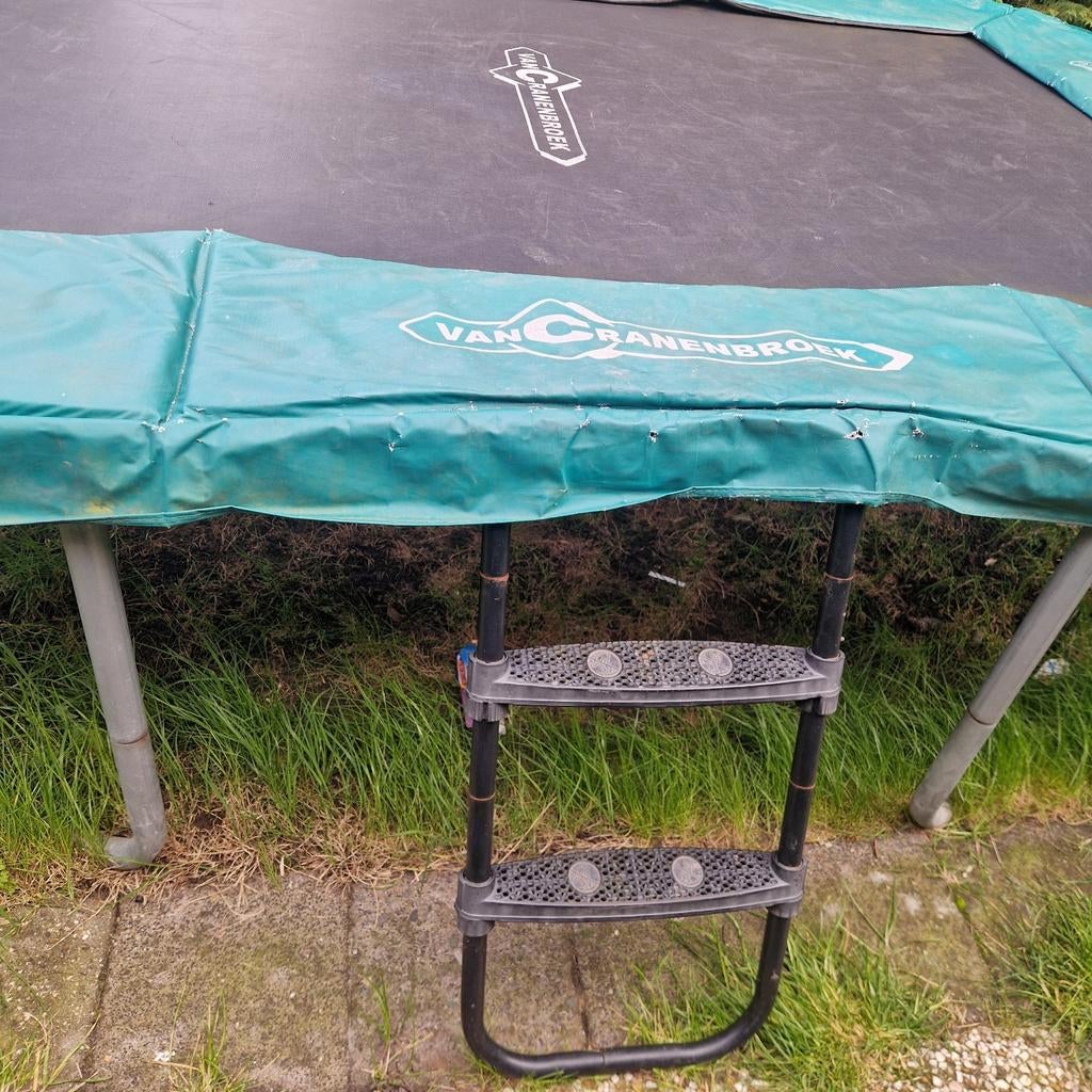 Trampoline met trapje, Ophalen