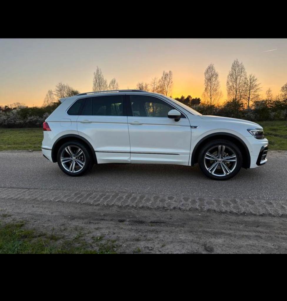 VW Tiguan 1.4 TSI DSG 4motion Highline Business R-line, Auto's, Automaat, 4 cilinders, 2000 kg, Alcantara