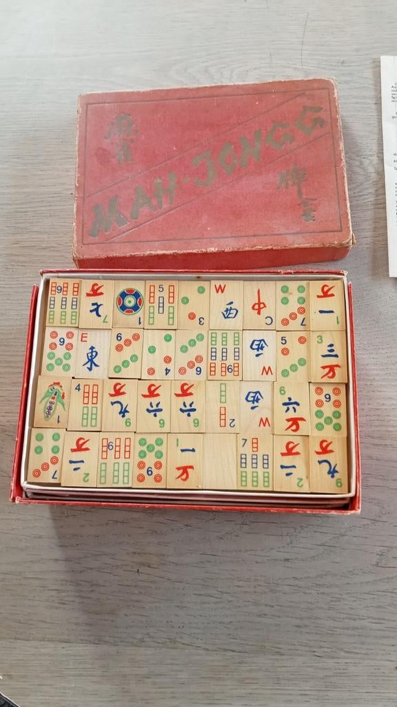Mah- Jongg. Oude doos met houten stenen, Ophalen, Gebruikt