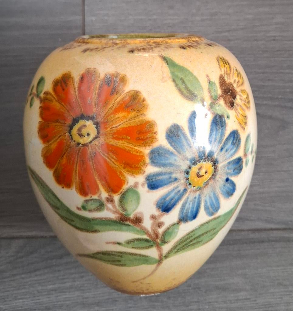 Gouds Plateel vaasje met bloemmotief, Antiek en Kunst, Ophalen of Verzenden