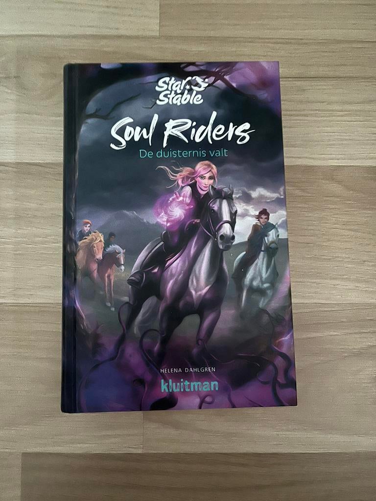 Starstable boek De duisternis valt, Nieuw, Fictie, Helena Dahlgren, Ophalen of Verzenden