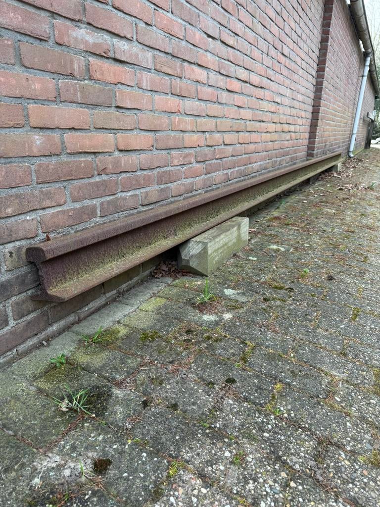 Treinrials treinrail massief ijzer spoorrail, Ophalen, Zo goed als nieuw