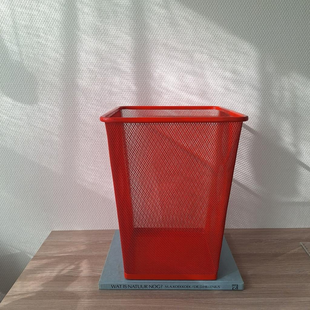 Vintage rode Ikea Dokument prullenbak/afvalbak/metalen mand, Ophalen of Verzenden, Zo goed als nieuw, Metaal, Minder dan 50 cm