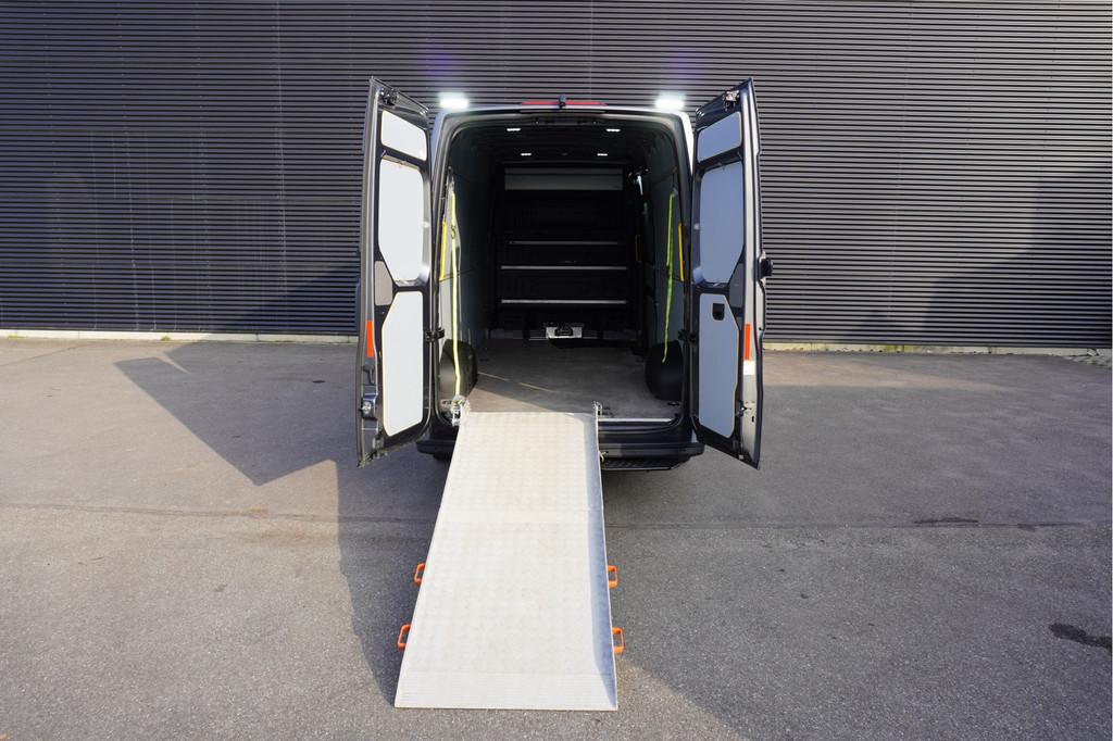 MAN TGE 180pk Automaat L4H3/L3H2 Oprijplaat + Lier Trekhaak, Auto's, Gebruikt, Zwart, 4 cilinders, MAN