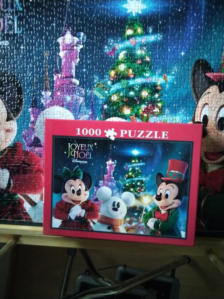 Disney Resort Parijs Kerstpuzzel allerlaatste nieuwe 1000st, Ophalen of Verzenden, 500 t/m 1500 stukjes, Zo goed als nieuw