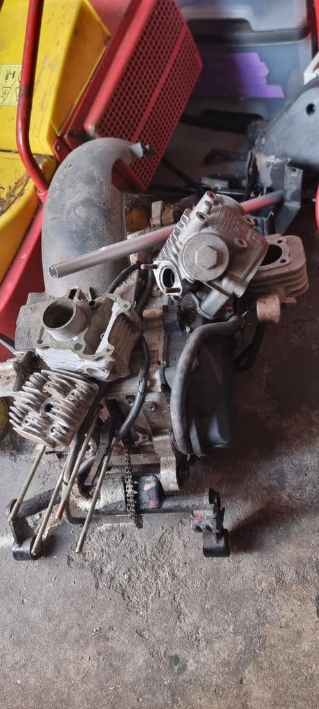 Sym 50cc scooter blok onderdelen / oud ijzer., Ophalen