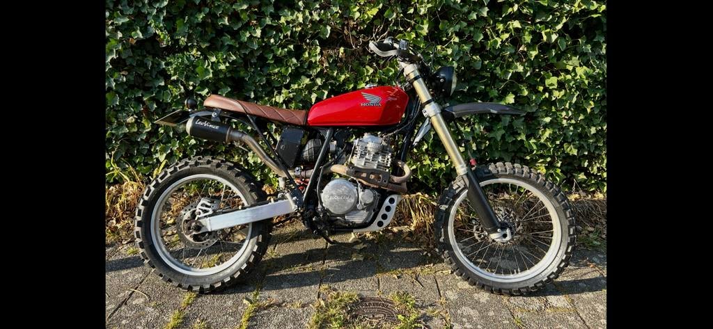 Universeel Scrambler Zadel bruin (evt. met tank), Motoren, Ophalen of Verzenden, Gebruikt