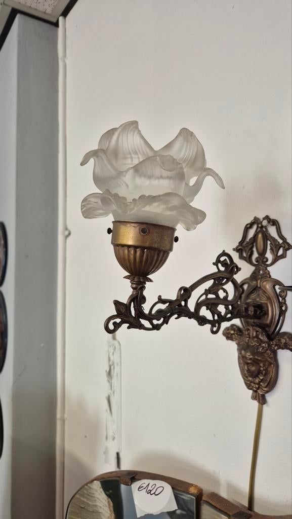 Mooie vintage Franse bronzen wandkandelaar met opaline bloem, Ophalen, H, V, Y