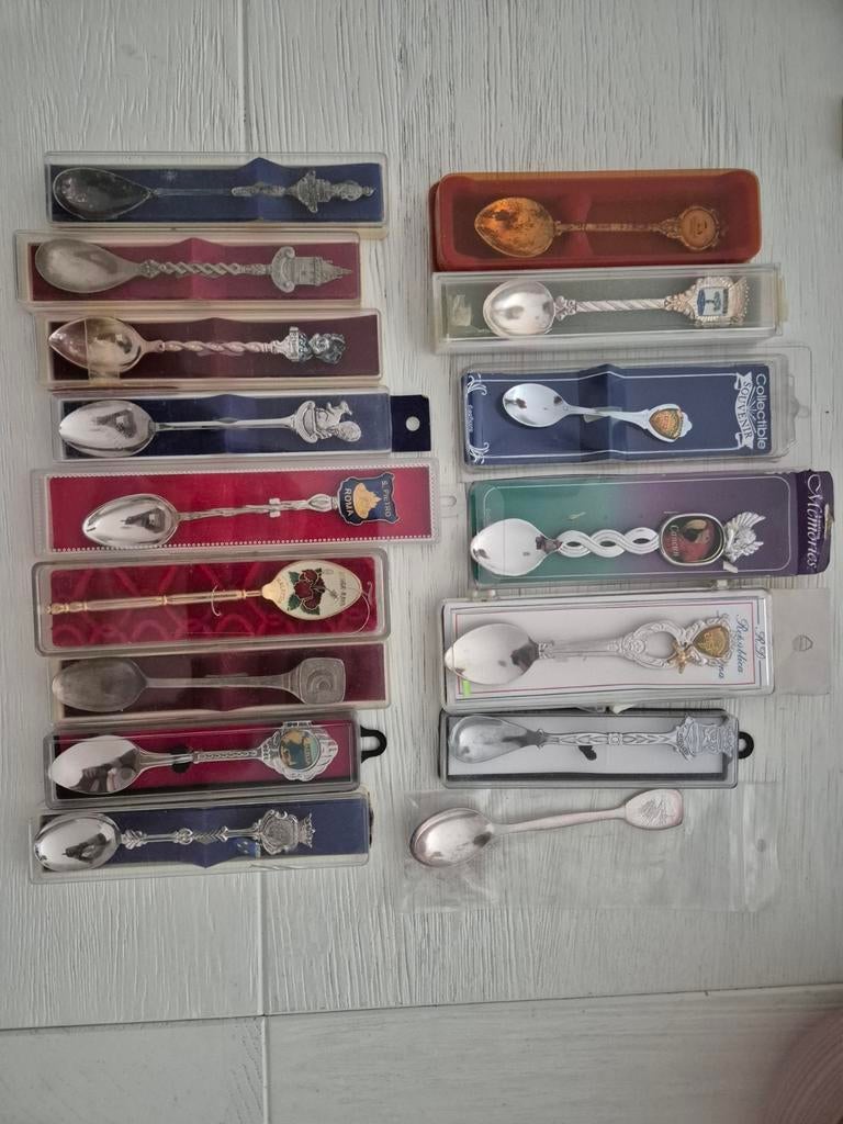 Collectie van 16 souvenirlepels, Ophalen of Verzenden