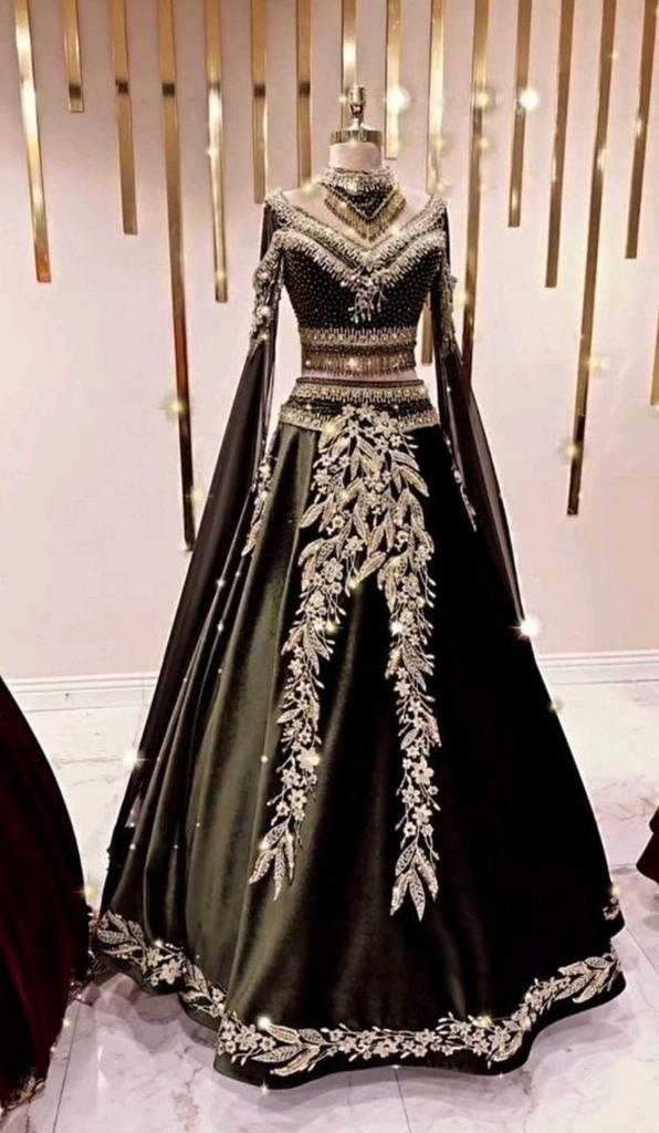 Khaki groene jurk bindalli inclusief hoepel maat XS / S, Galajurk, Verzenden, Zo goed als nieuw, Maat 34 (XS) of kleiner