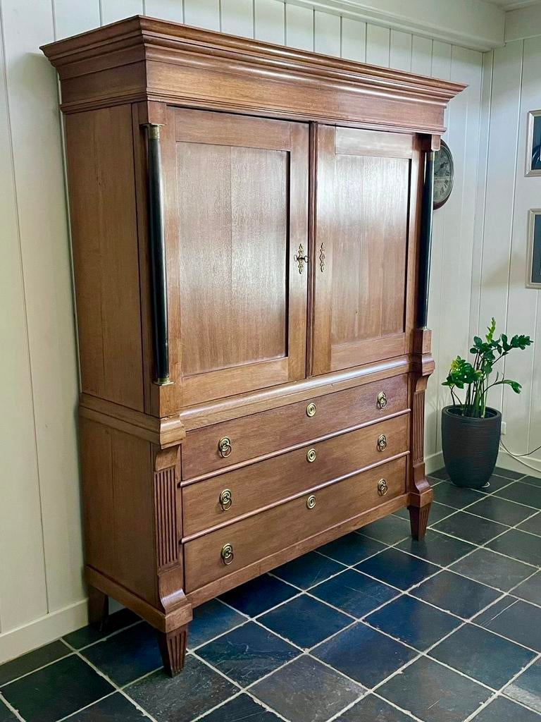 Kabinet Kast met Geheime Lades, Ophalen