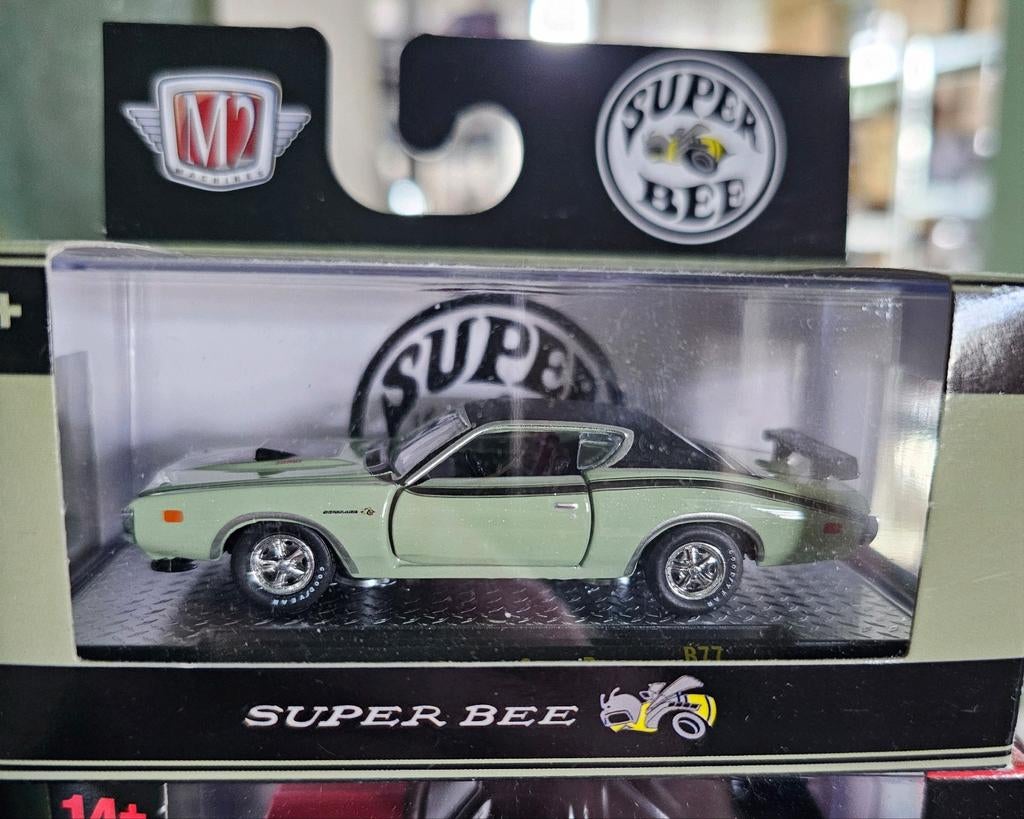 M2 Machines Super Bee Dodge Charger R/T 1971 schaalmodel, Nieuw, Ophalen of Verzenden, M2 Machines, Niet gespecificeerd