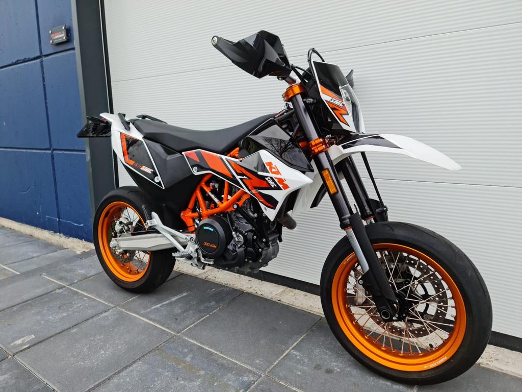KTM 690 SMC-R 2017 Akrapovic - Supermoto in topconditie!