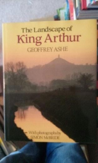 Boek - 151 - The Landscape of King Arthur - Geoffrey Ashe, Ophalen of Verzenden, Zo goed als nieuw