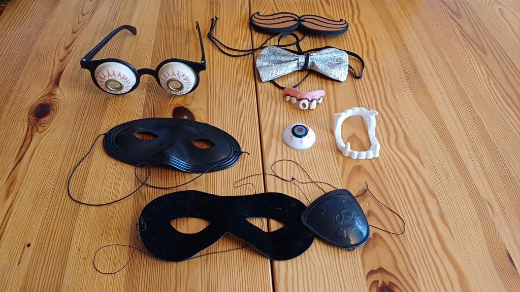 Carnaval attributen, Ophalen, Zo goed als nieuw, Carnaval