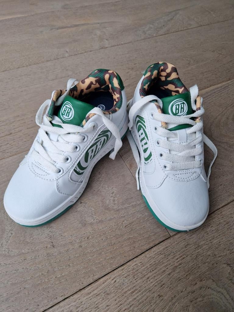 Schoenen / sneakers met wieltjes maat 29, Jongen of Meisje, Schoenen, Ophalen of Verzenden, Zo goed als nieuw