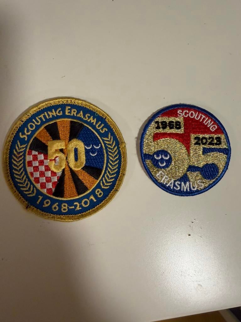 Badges Scouting Erasmus jubileum, Ophalen of Verzenden, Zo goed als nieuw, Embleem, Speld of Insigne