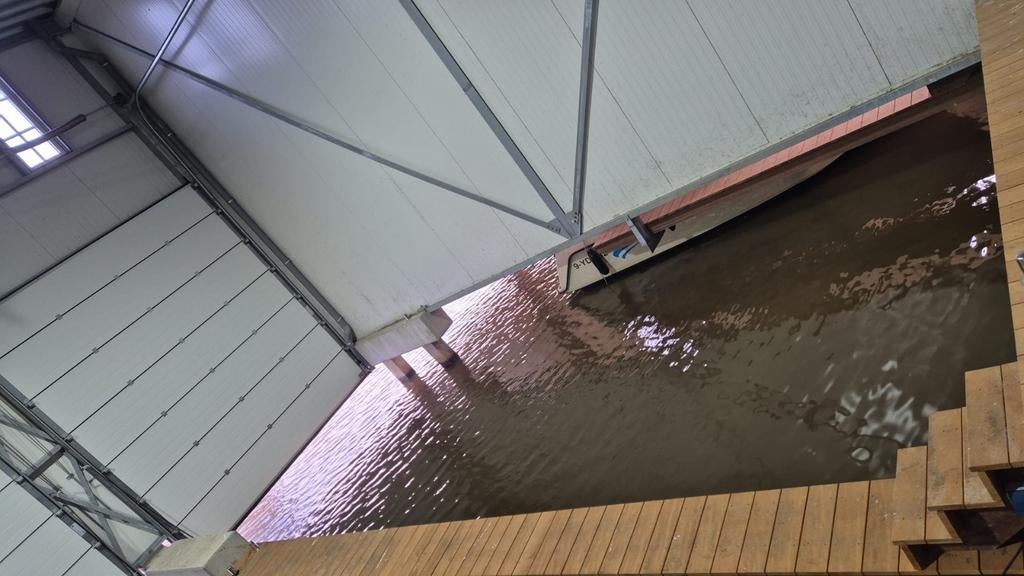 Boothuis / ligplaats in dokkum te huur/ te koop, Watersport en Boten, Herfst, Binnen