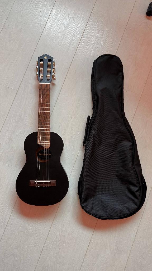 Guitalele Yamaha GL1 inclusief zachte draagtas, Muziek en Instrumenten, Snaarinstrumenten | Gitaren | Akoestisch, Zo goed als nieuw