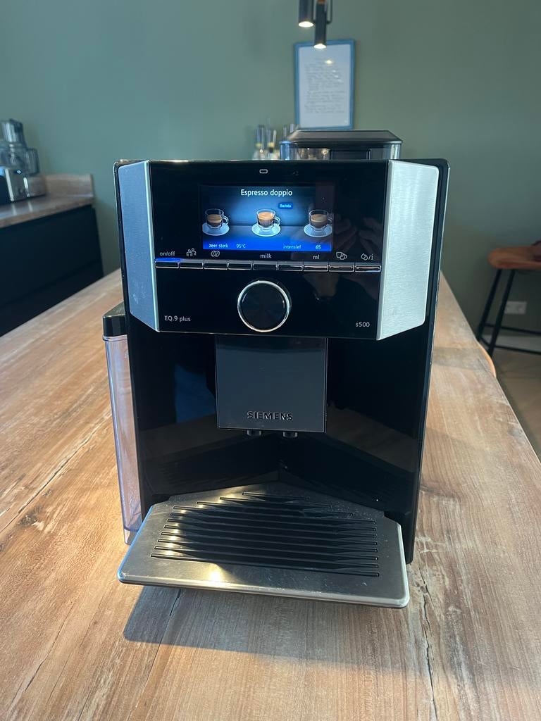 Siemens EQ.9 plus S500 koffiemachine - zeer goed!, Afneembaar waterreservoir, Koffiemachine, Zo goed als nieuw, 1 kopje