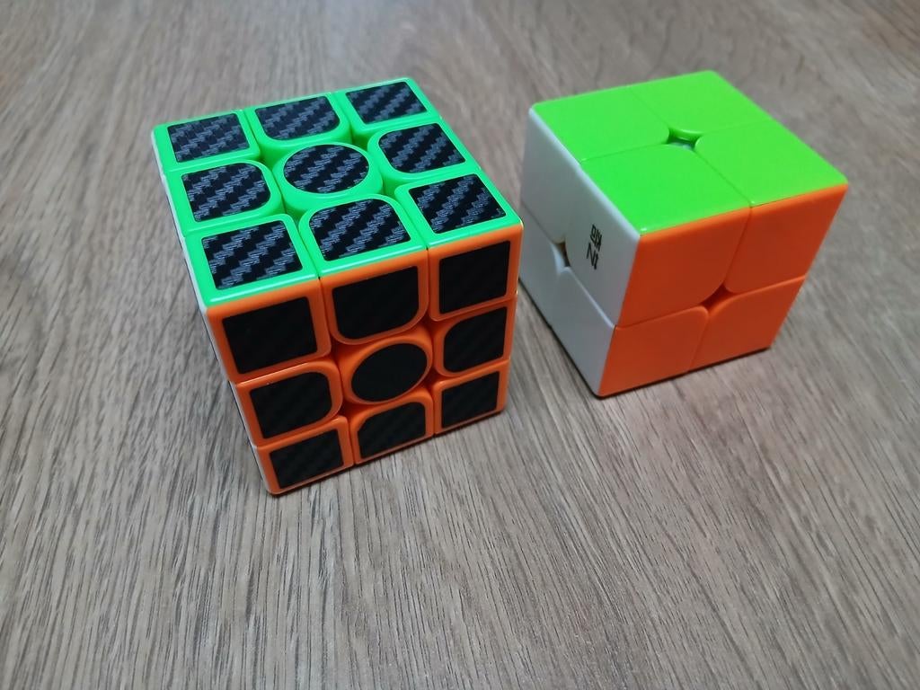 2 Rubiks kubussen 2x2 en 3x3, Ophalen of Verzenden, Minder dan 500 stukjes, Zo goed als nieuw, Rubik's of 3D-puzzel