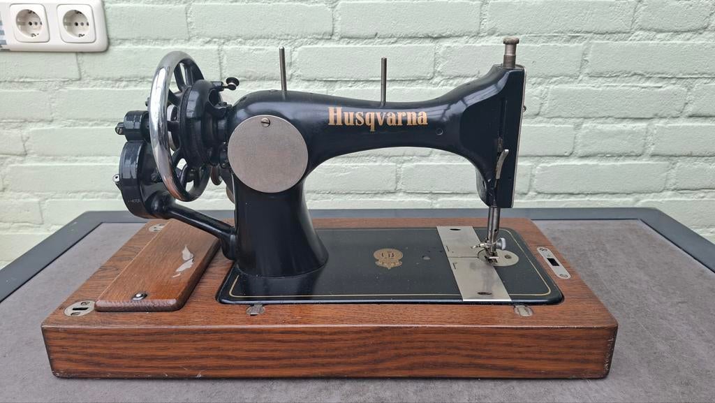 Antieke Husqvarna Naaimachine, Ophalen